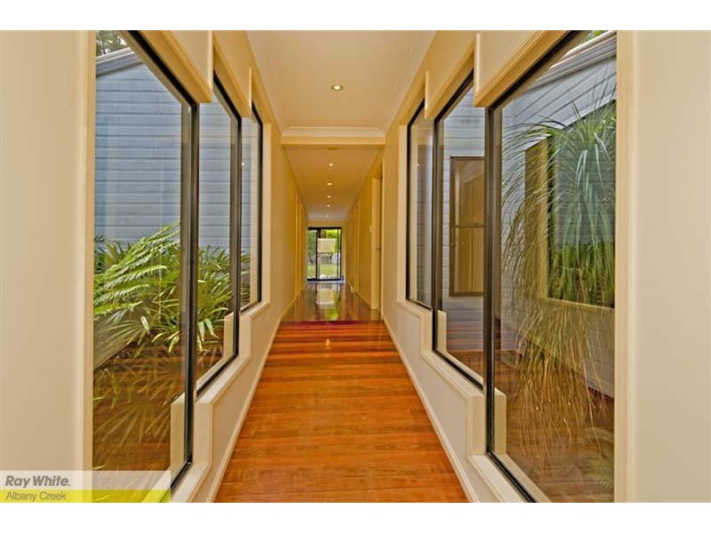 8 Foambark Court, Eatons Hill QLD 4037