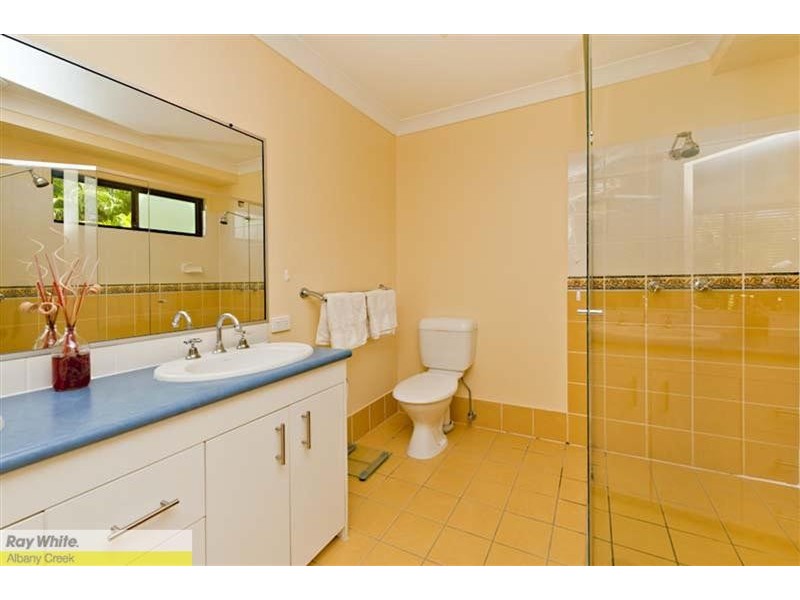 8 Foambark Court, Eatons Hill QLD 4037