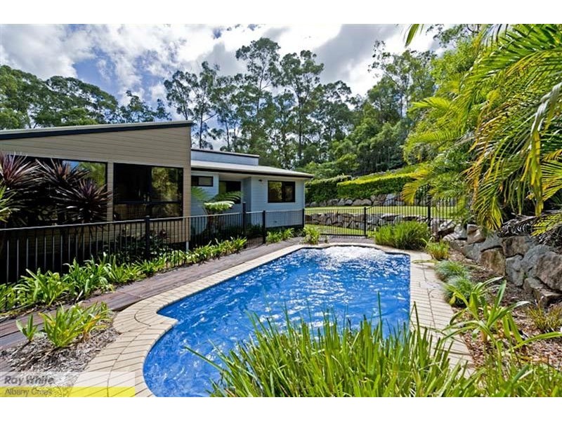 8 Foambark Court, Eatons Hill QLD 4037