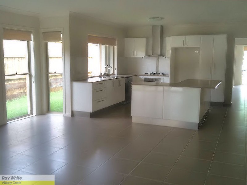 8 MacDonald Place, Carseldine QLD 4034
