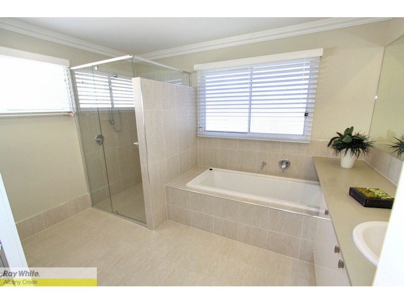 4 Kagan Close, Bridgeman Downs QLD 4035