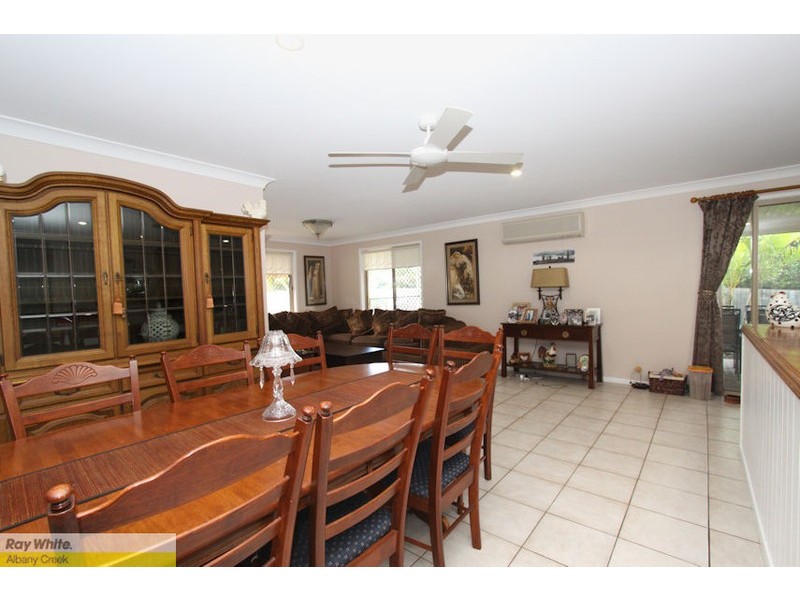 4 Paradise Ct, Eatons Hill QLD 4037