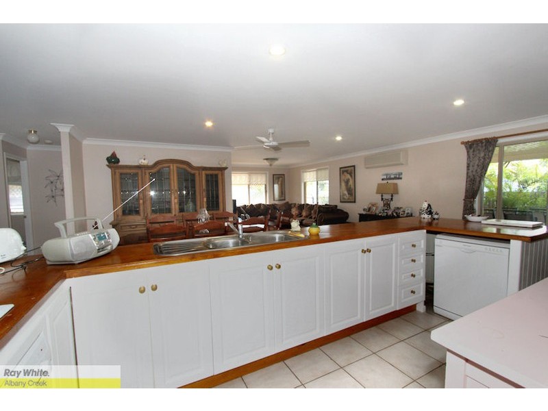 4 Paradise Ct, Eatons Hill QLD 4037