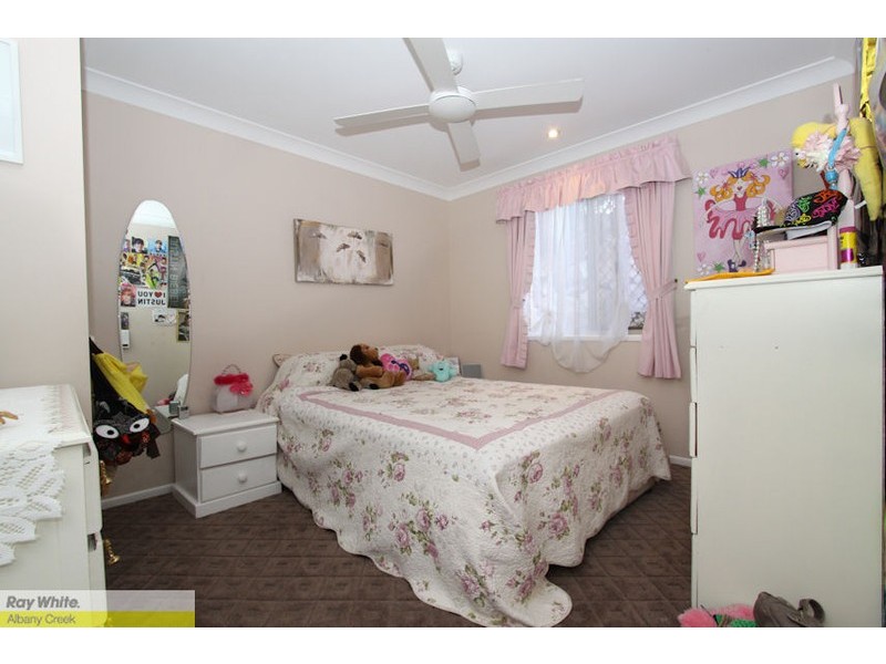 4 Paradise Ct, Eatons Hill QLD 4037