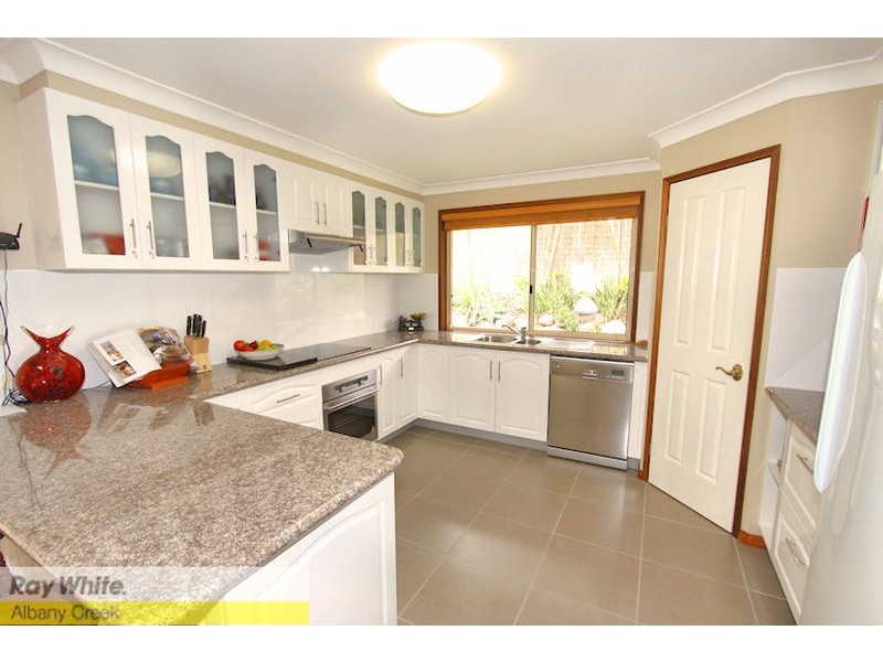 17 Oakmont Cr, Albany Creek QLD 4035