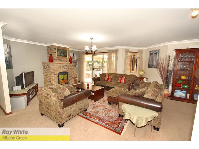 17 Oakmont Cr, Albany Creek QLD 4035