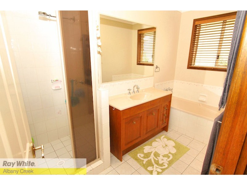 17 Oakmont Cr, Albany Creek QLD 4035