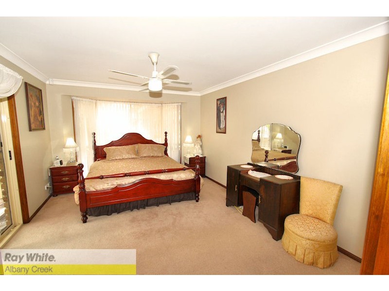 17 Oakmont Cr, Albany Creek QLD 4035