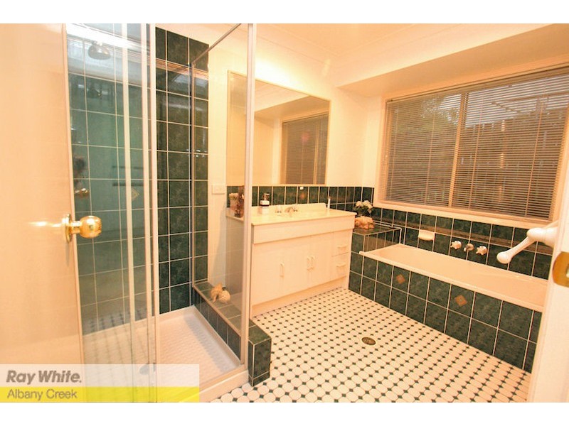 35 Oxford Cr, Bridgeman Downs QLD 4035