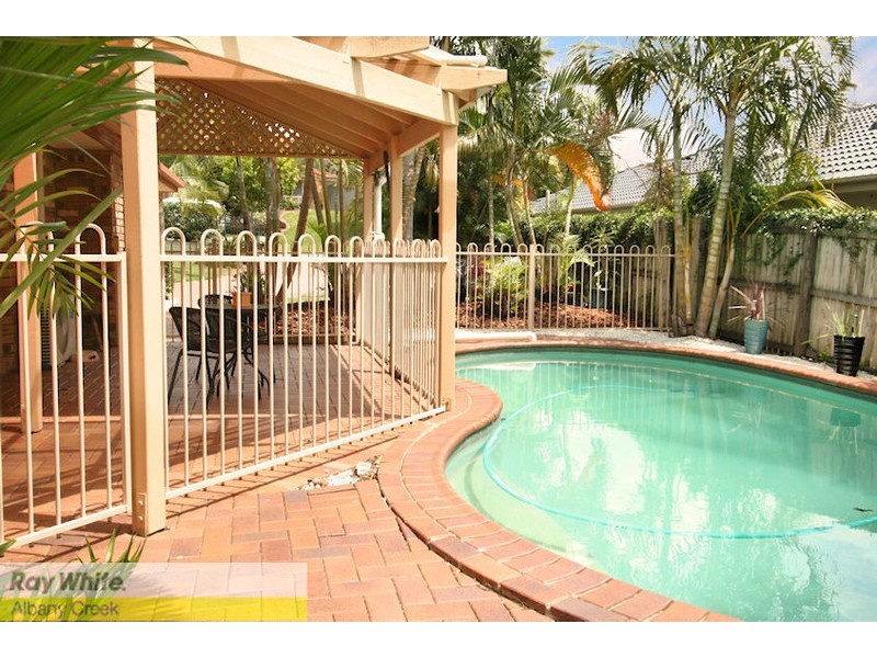 35 Oxford Cr, Bridgeman Downs QLD 4035