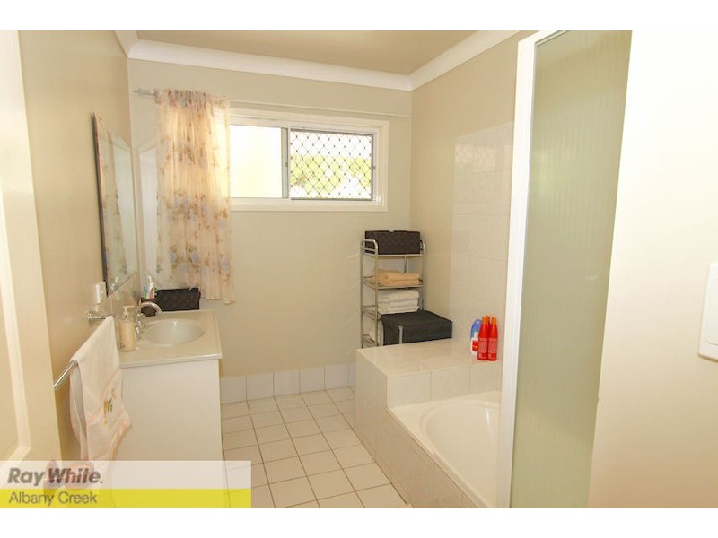 7 Mathew Cl, Albany Creek QLD 4035