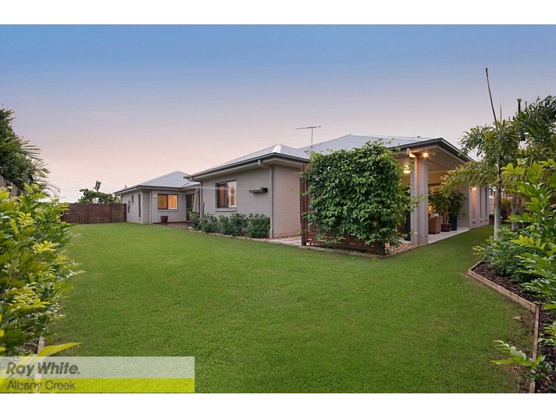 8 Twin Lakes Dr, Murrumba Downs QLD 4503