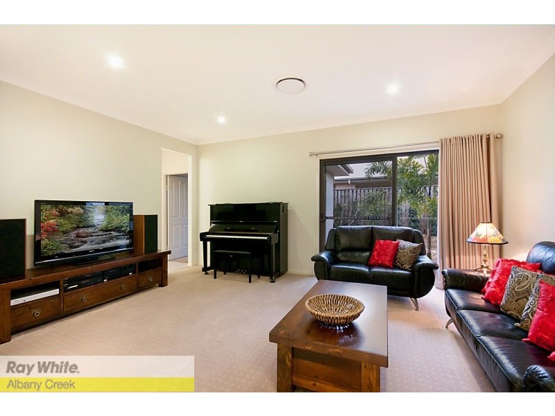 8 Twin Lakes Dr, Murrumba Downs QLD 4503