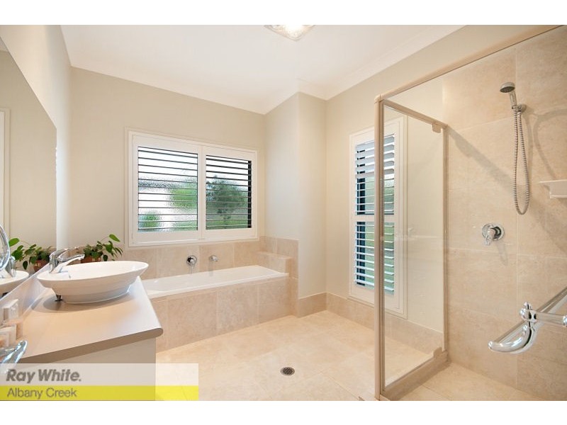 8 Twin Lakes Dr, Murrumba Downs QLD 4503