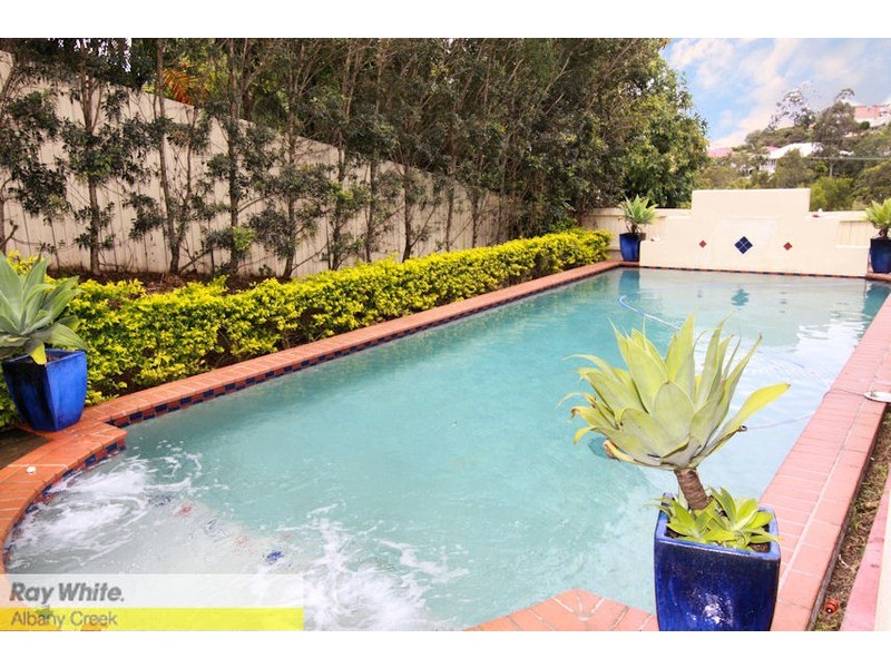 12 Woodtop Ct, Ferny Hills QLD 4055