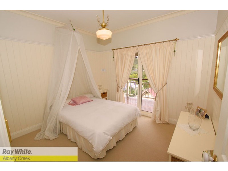 12 Woodtop Ct, Ferny Hills QLD 4055