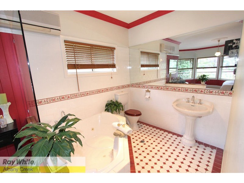 12 Woodtop Ct, Ferny Hills QLD 4055