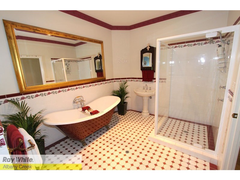 12 Woodtop Ct, Ferny Hills QLD 4055