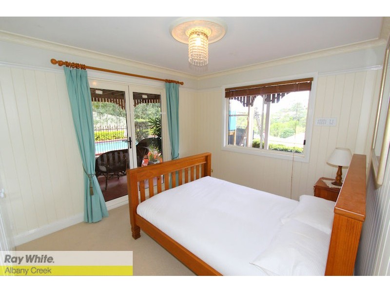 12 Woodtop Ct, Ferny Hills QLD 4055