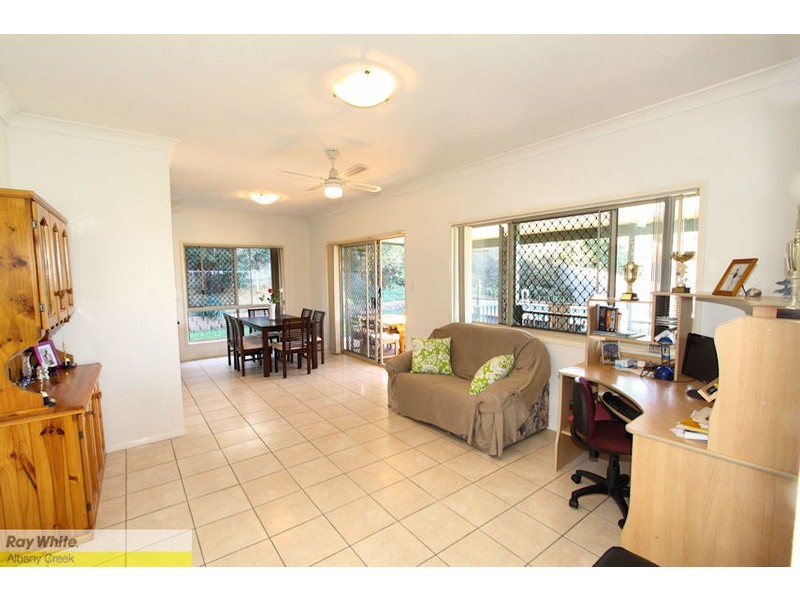 24 Granada Dr, Eatons Hill QLD 4037