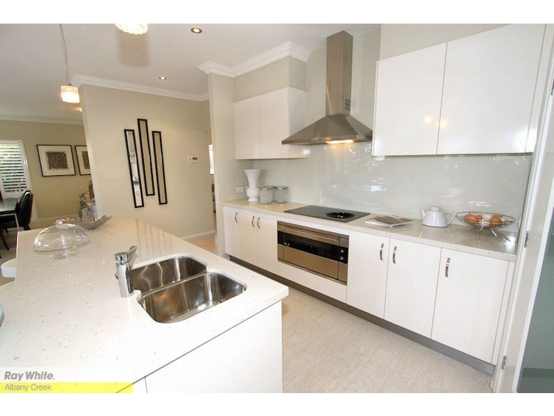 4 Kagan Cl, Bridgeman Downs QLD 4035