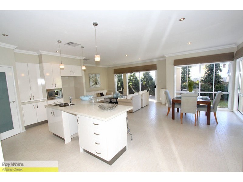 4 Kagan Cl, Bridgeman Downs QLD 4035