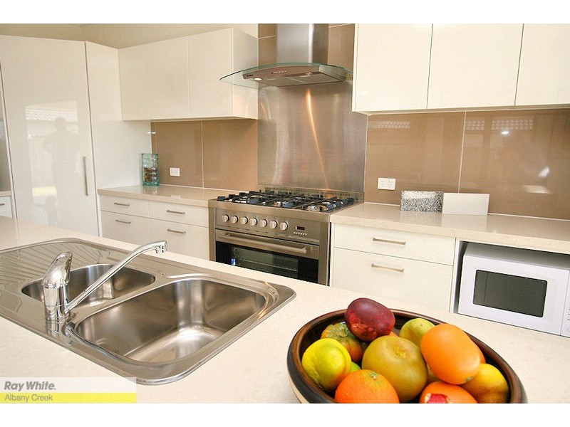 6 Kagan Cl, Bridgeman Downs QLD 4035