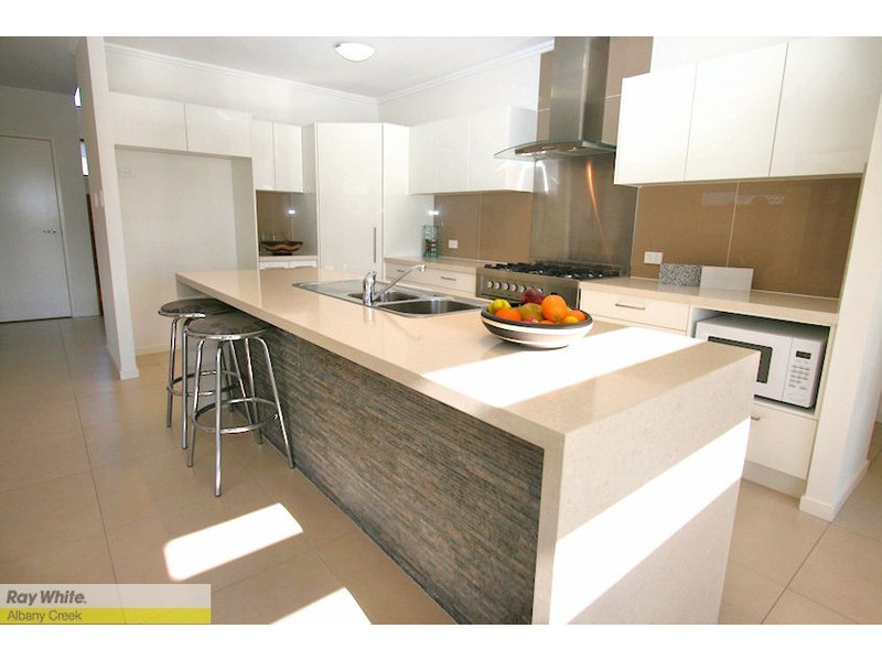 6 Kagan Cl, Bridgeman Downs QLD 4035