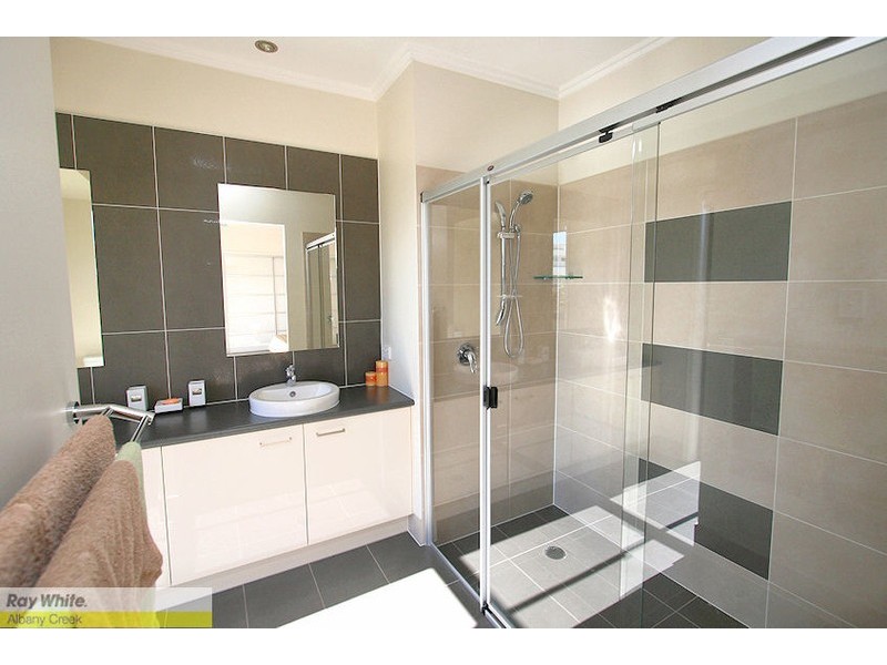 6 Kagan Cl, Bridgeman Downs QLD 4035