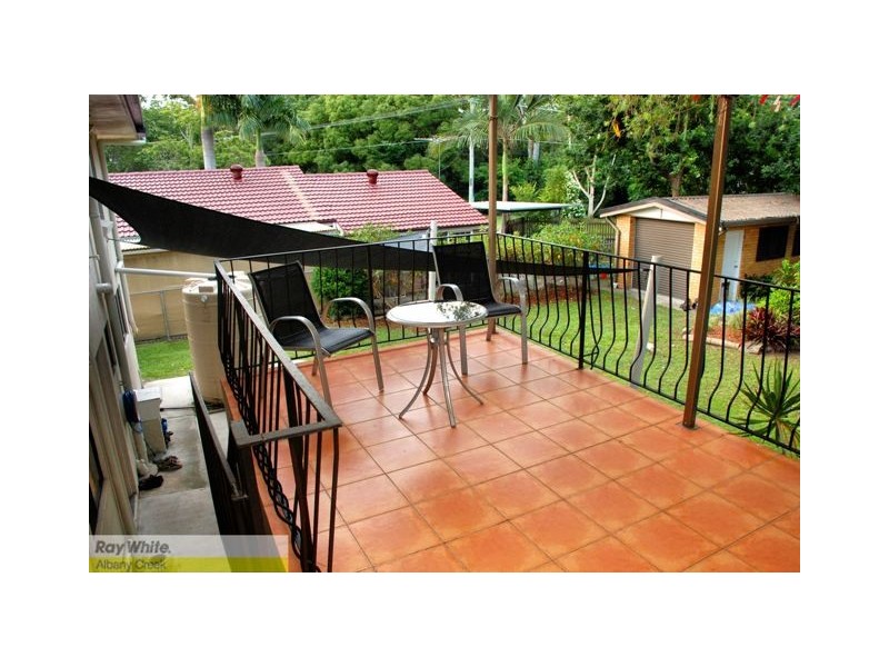 3 Caradon St, Albany Creek QLD 4035