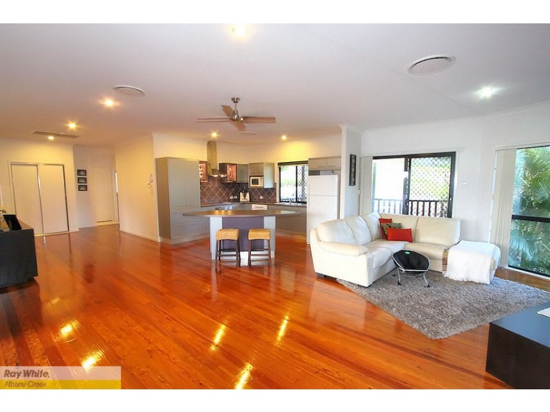 29 Brigadoon Cr, Eatons Hill QLD 4037