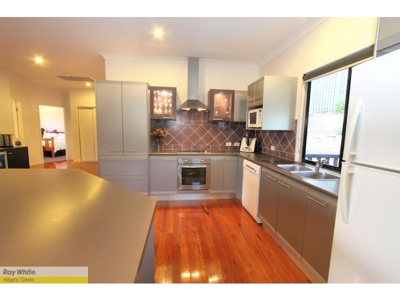 29 Brigadoon Cr, Eatons Hill QLD 4037