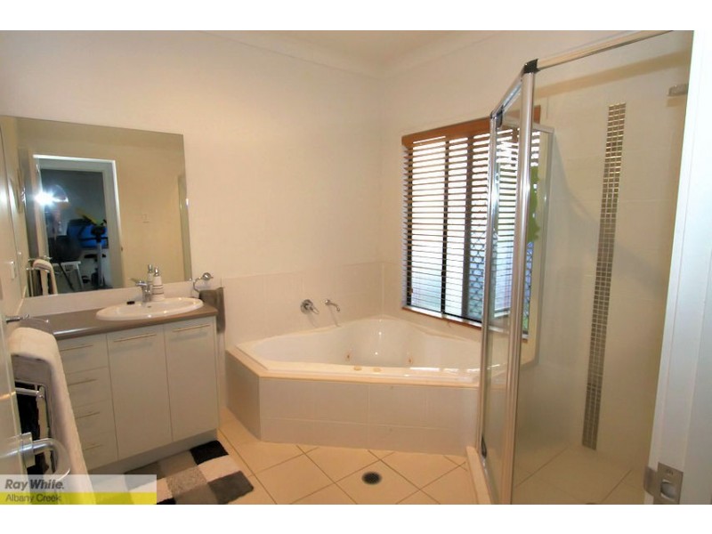 29 Brigadoon Cr, Eatons Hill QLD 4037