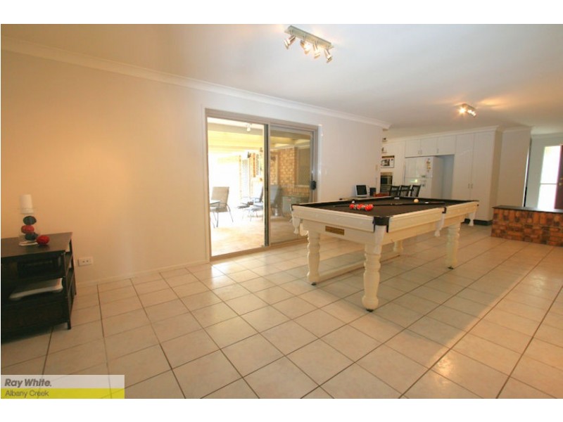 8 Wattle Tree Ct, Albany Creek QLD 4035