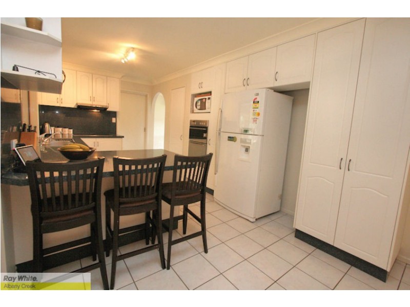 8 Wattle Tree Ct, Albany Creek QLD 4035