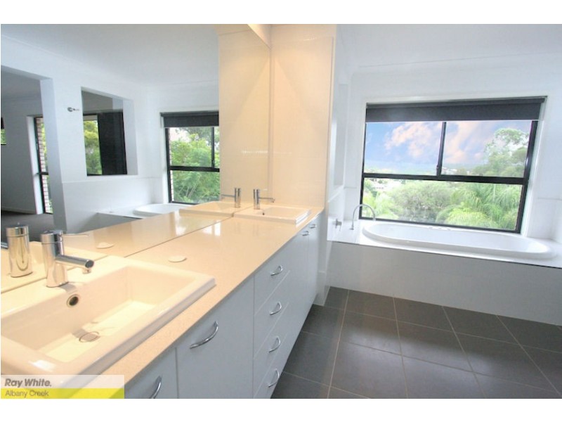 17 Minerva Ct, Eatons Hill QLD 4037