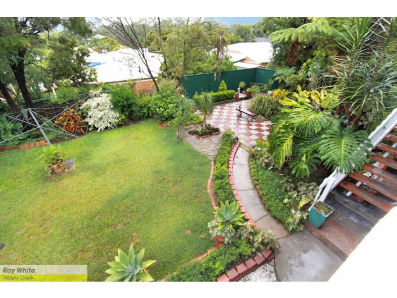 4 Waratah St, Albany Creek QLD 4035