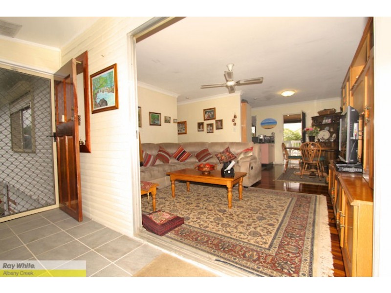 4 Waratah St, Albany Creek QLD 4035