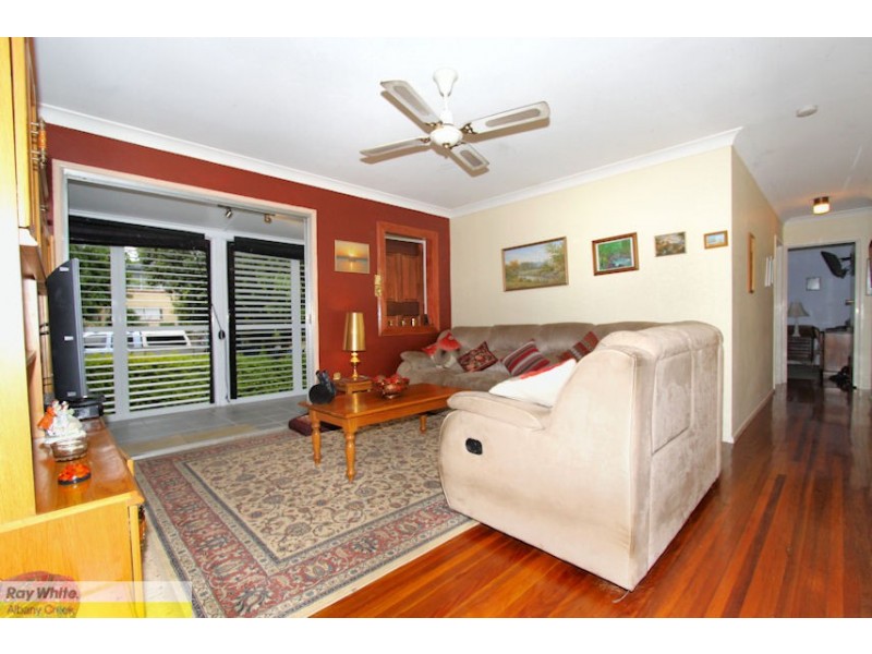 4 Waratah St, Albany Creek QLD 4035