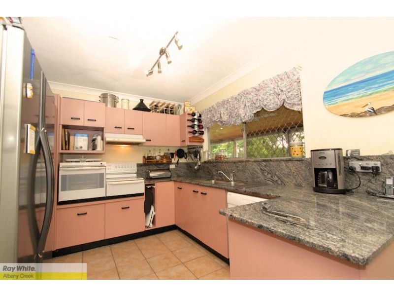 4 Waratah St, Albany Creek QLD 4035