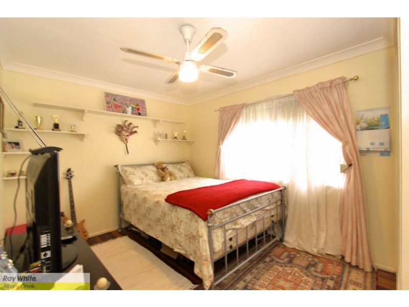 4 Waratah St, Albany Creek QLD 4035