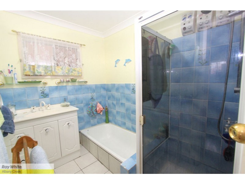 4 Waratah St, Albany Creek QLD 4035