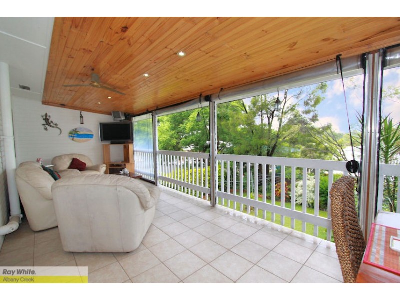 4 Waratah St, Albany Creek QLD 4035