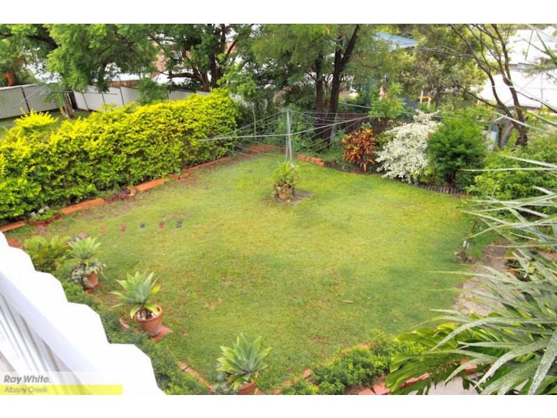4 Waratah St, Albany Creek QLD 4035