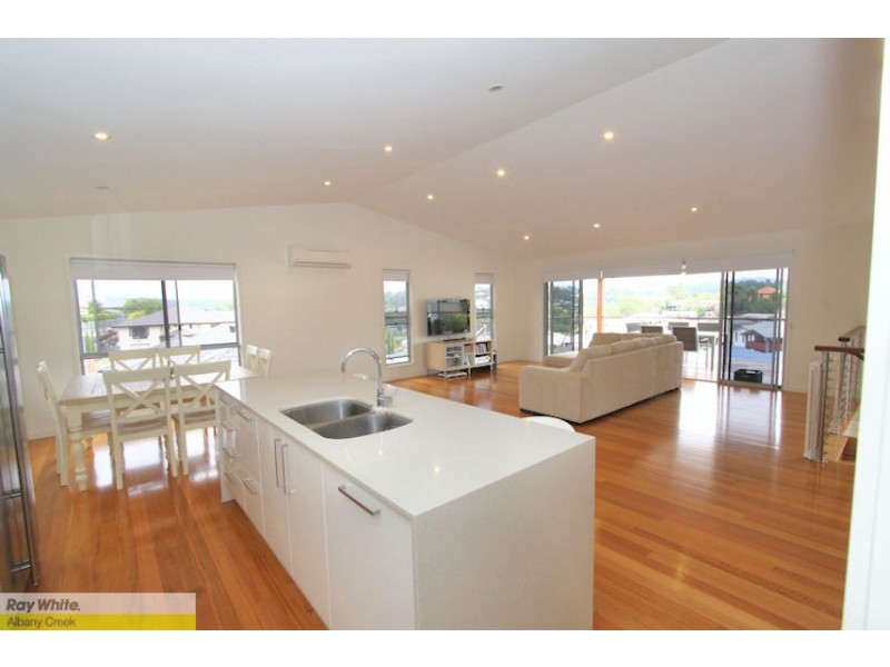 28 Brigadoon Cres, Eatons Hill QLD 4037