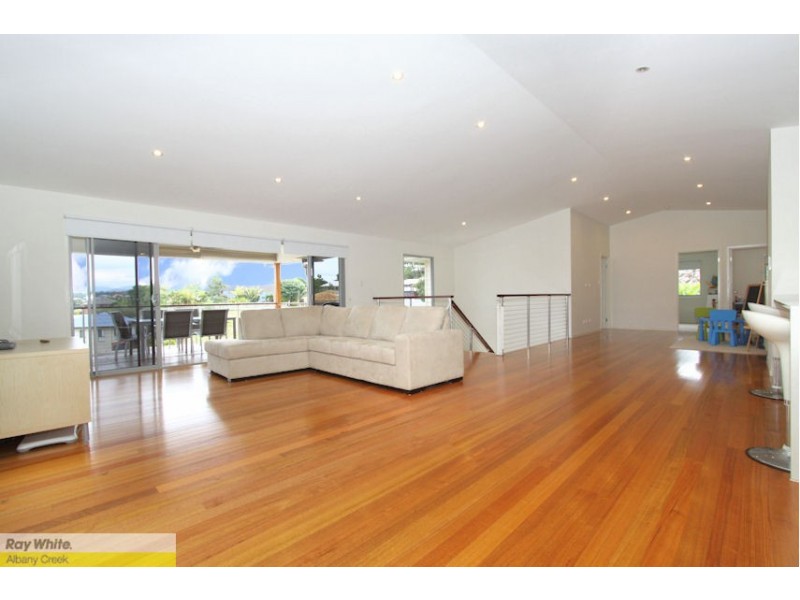 28 Brigadoon Cres, Eatons Hill QLD 4037