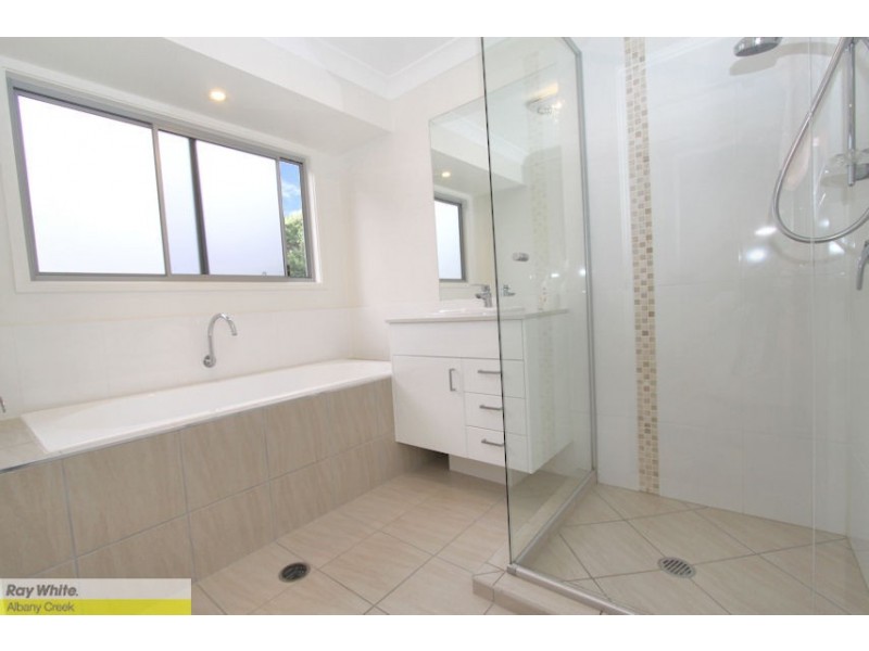 28 Brigadoon Cres, Eatons Hill QLD 4037