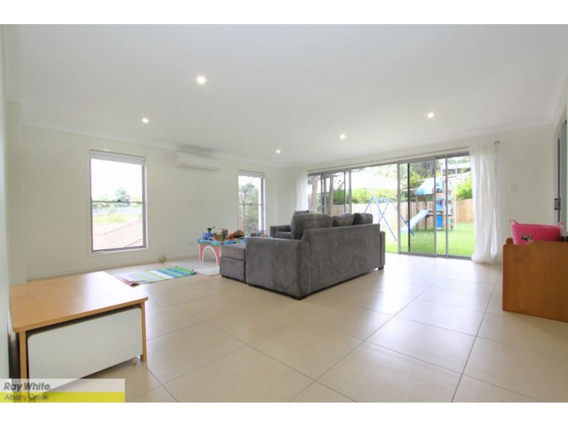 28 Brigadoon Cres, Eatons Hill QLD 4037