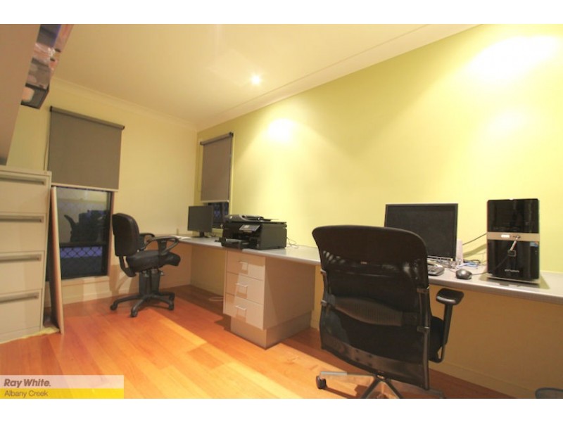 7 Plum Pine Ct, Eatons Hill QLD 4037