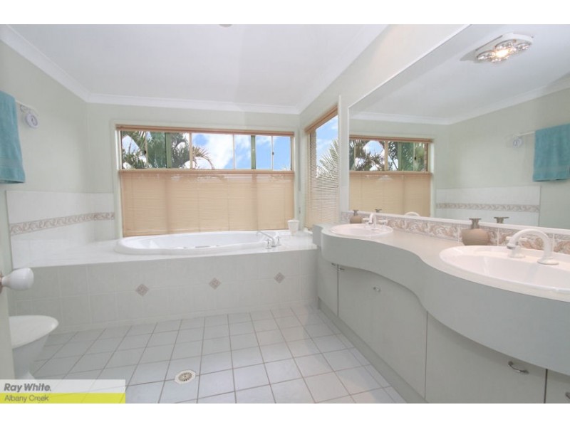 11 Felicia Pl, Eatons Hill QLD 4037